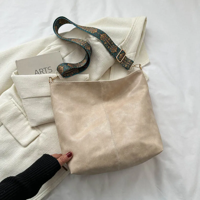 Women's Retro Sleek Practical Shoulder Bag - Image 5